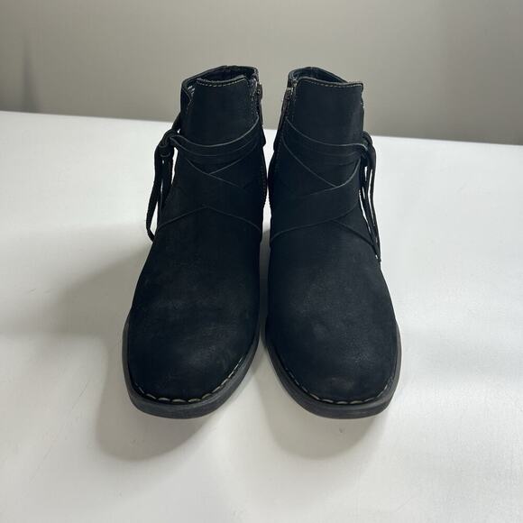 Born Montilla Women’s 8 Black Leather Ankle Booties Tassel Strap Zip BR0014209 - Picture 2 of 8